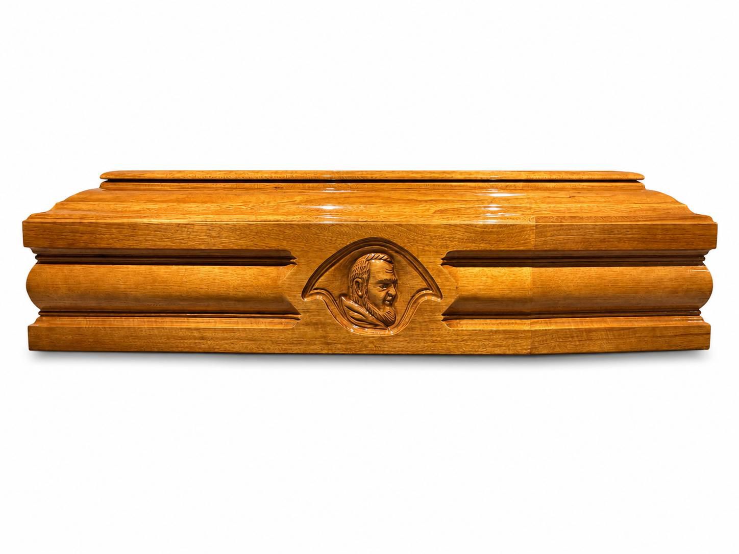 Cofano funebre in legno dalla linea tradizionale